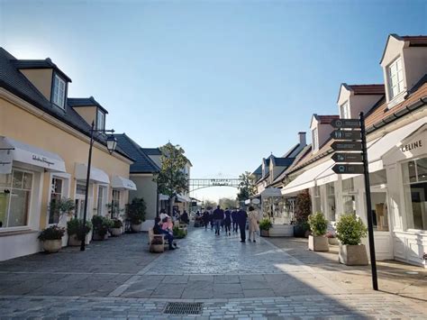 photos de loro piana outlet store la vallée village serris